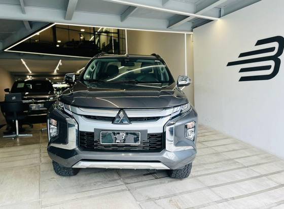 MITSUBISHI L200 TRITON 2.4 16V TURBO DIESEL SPORT HPE-S CD 4P 4X4 AUTOMÁTICO